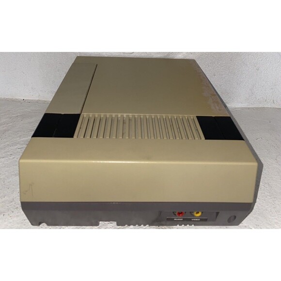 NINTENDO NES-001 Console Bundle With 2 Controllers! - Picture 6 of 10